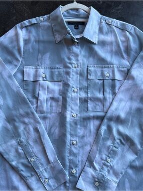 Banana Republic Pale Blue and White Long Sleeve Button Down Blouse - Size Medium